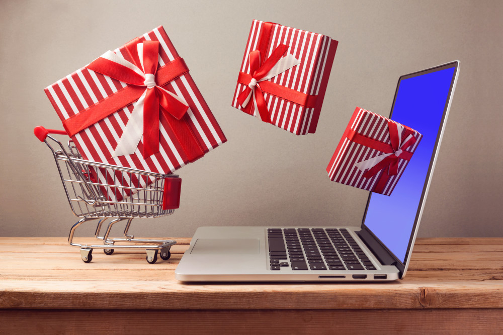 The Dangers of Online Holiday Shopping - MyDigitalShield